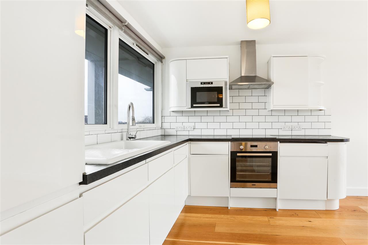 2 bed flat to rent  - Property Image 3