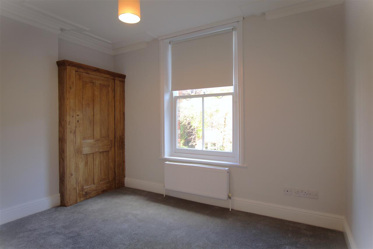 2 bed flat to rent 4