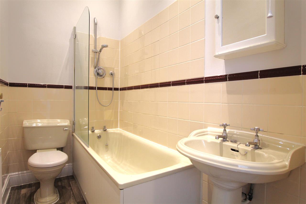 2 bed flat to rent  - Property Image 7