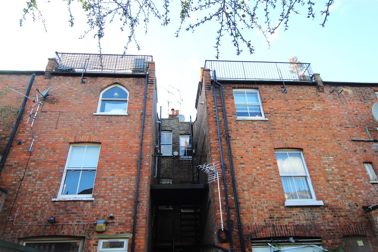 2 bed flat to rent 7