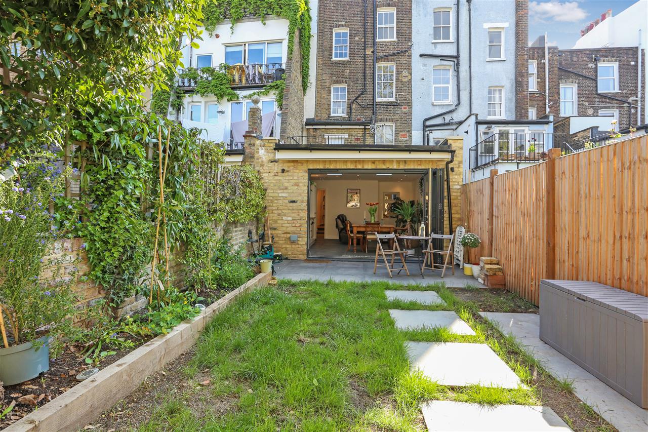 2 bed flat for sale in Torriano Avenue 1
