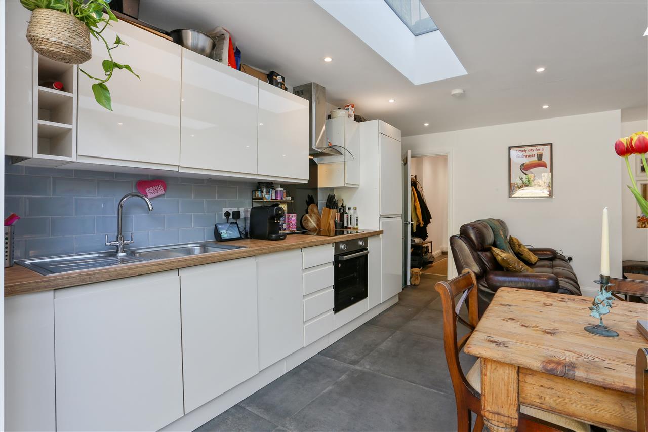 2 bed flat for sale in Torriano Avenue  - Property Image 5
