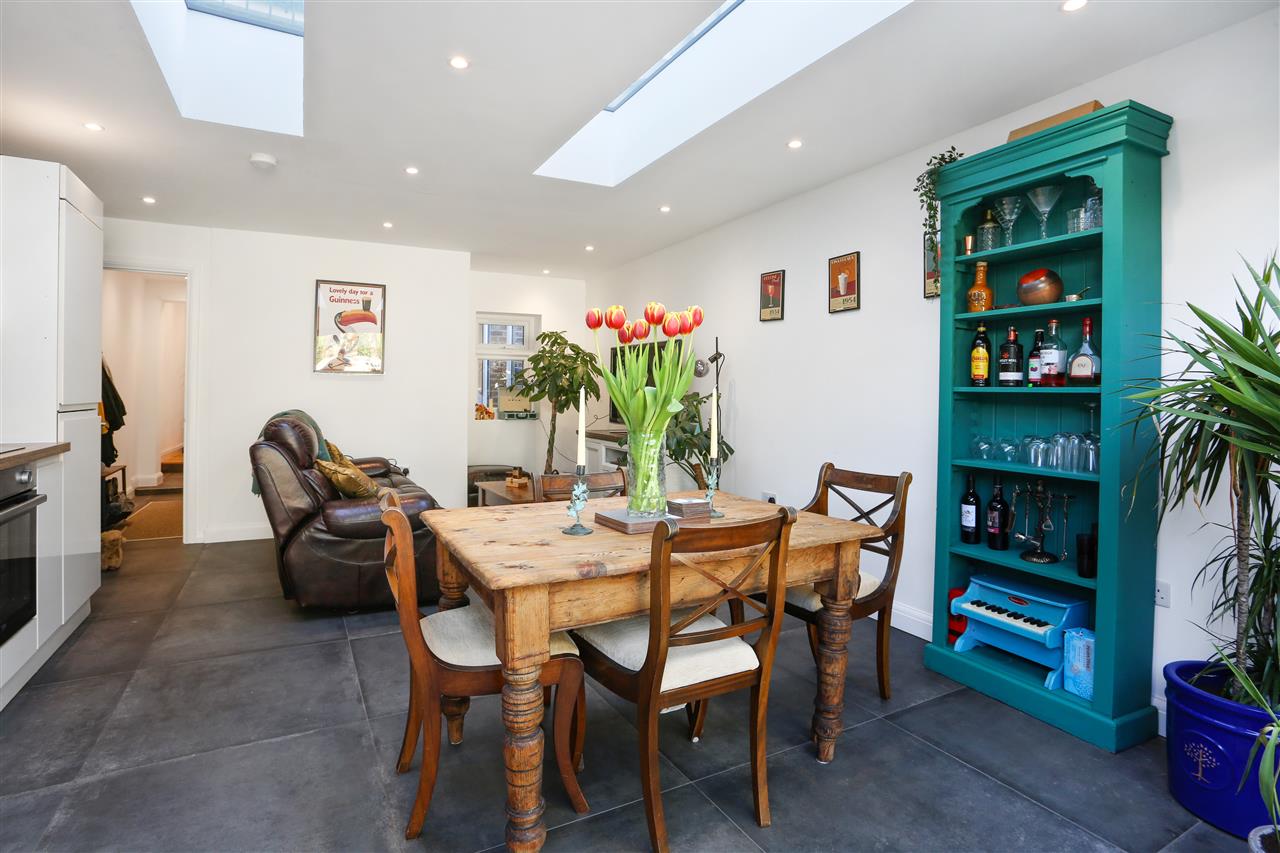 2 bed flat for sale in Torriano Avenue  - Property Image 6