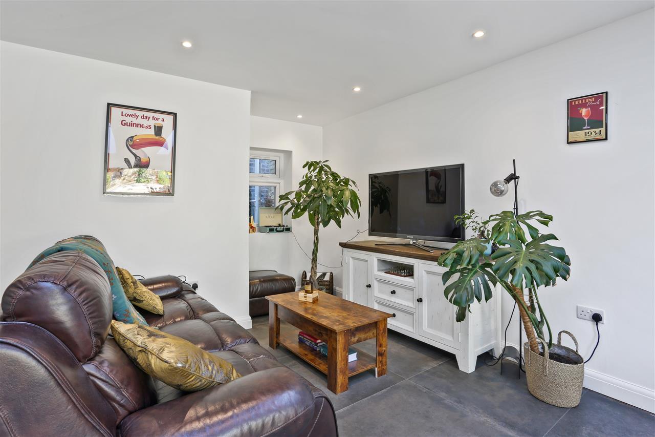 2 bed flat for sale in Torriano Avenue 6
