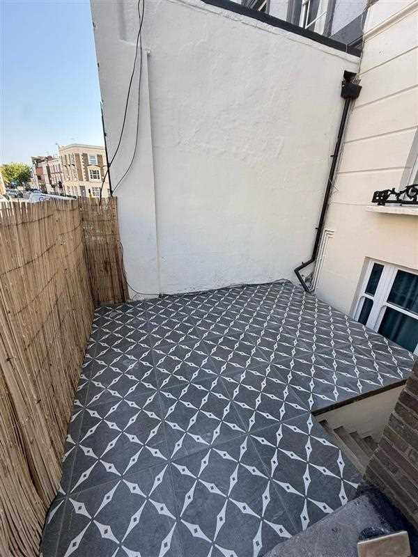 2 bed flat for sale in Torriano Avenue 17