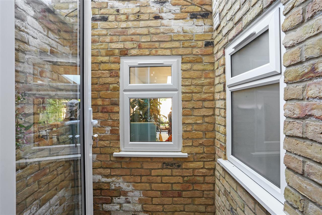 2 bed flat for sale in Torriano Avenue 18
