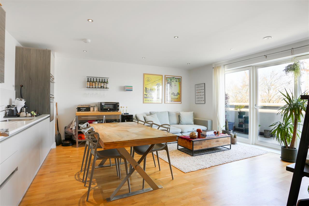 2 bed flat for sale in Dalmeny Avenue  - Property Image 4