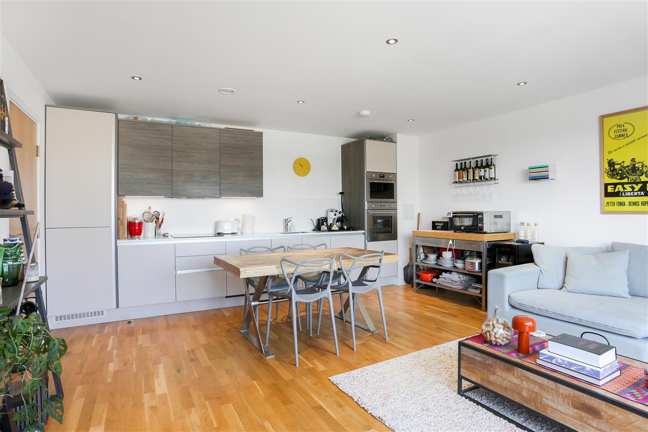 2 bed flat for sale in Dalmeny Avenue  - Property Image 5