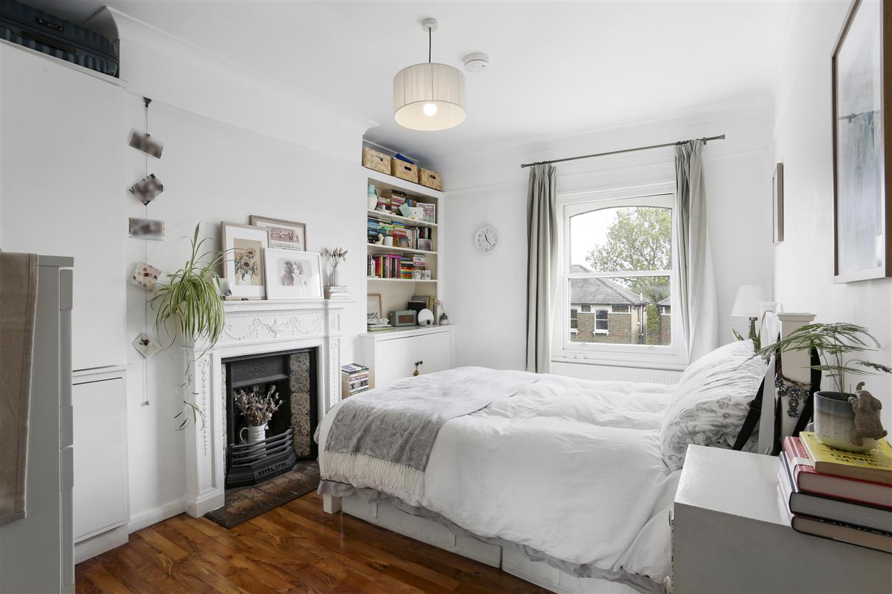 3 bed flat for sale in Brecknock Road  - Property Image 3