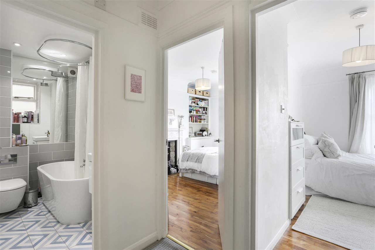 3 bed flat for sale in Brecknock Road  - Property Image 9