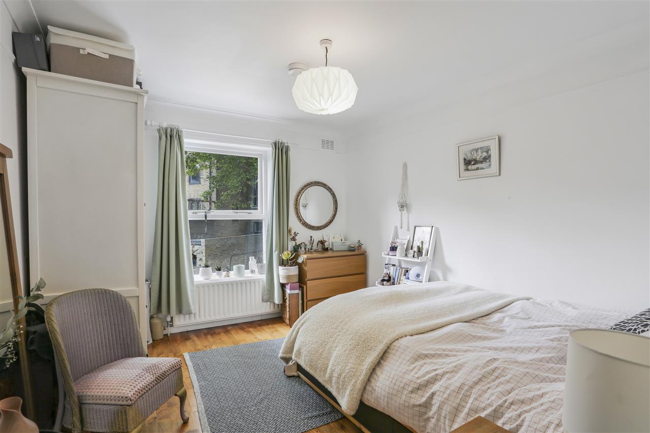 3 bed flat for sale in Brecknock Road 10