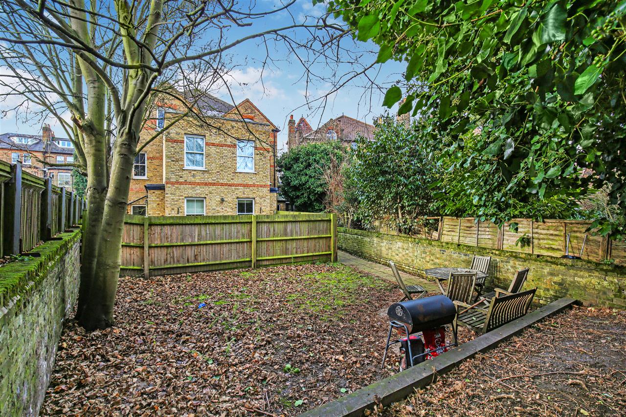1 bed flat for sale in Carleton Road 11
