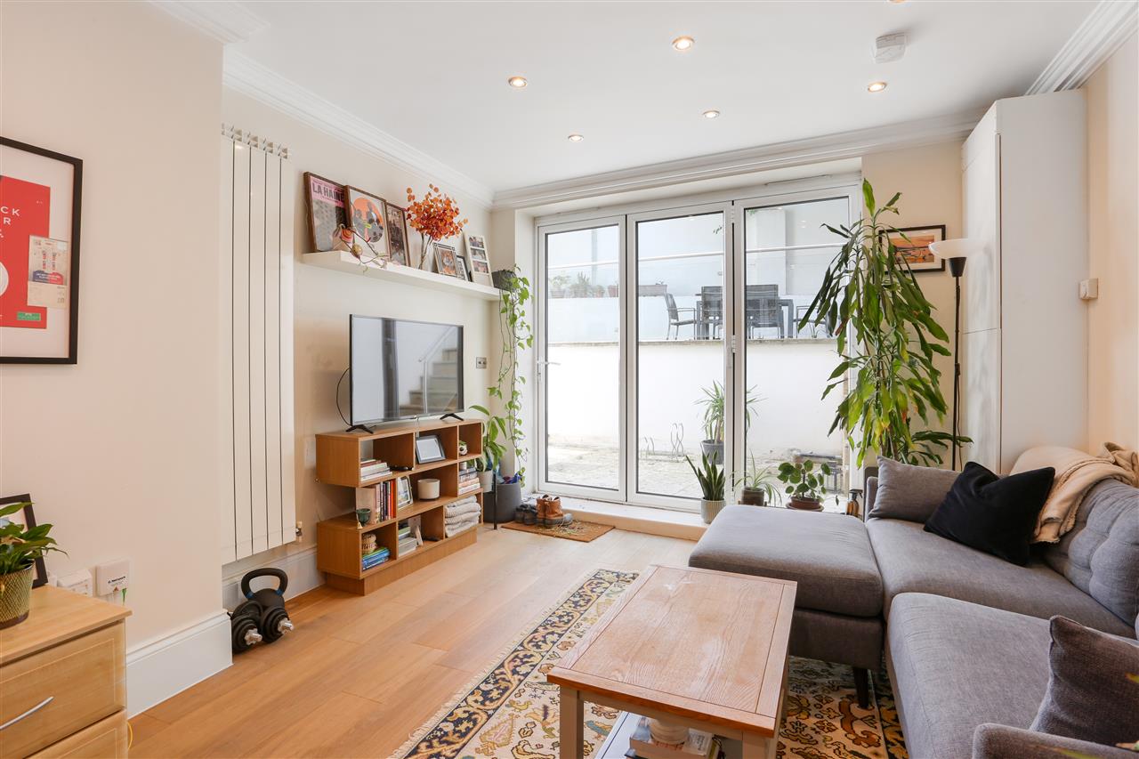 1 bed flat for sale in Brecknock Road  - Property Image 2