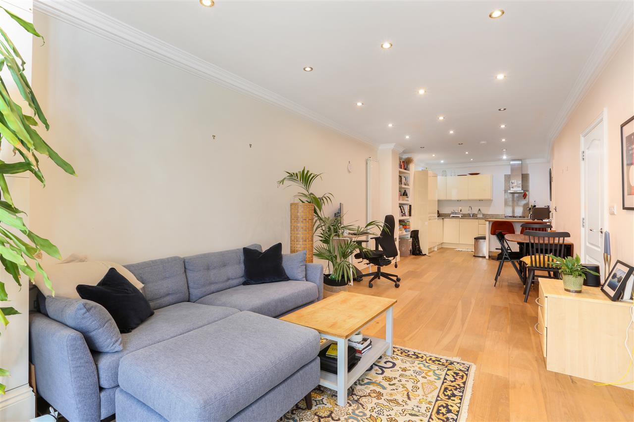 1 bed flat for sale in Brecknock Road  - Property Image 3
