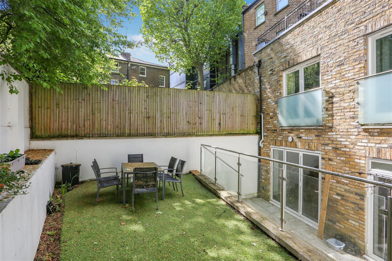 1 bed flat for sale in Brecknock Road  - Property Image 12