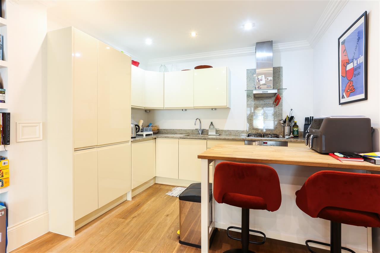1 bed flat for sale in Brecknock Road  - Property Image 15