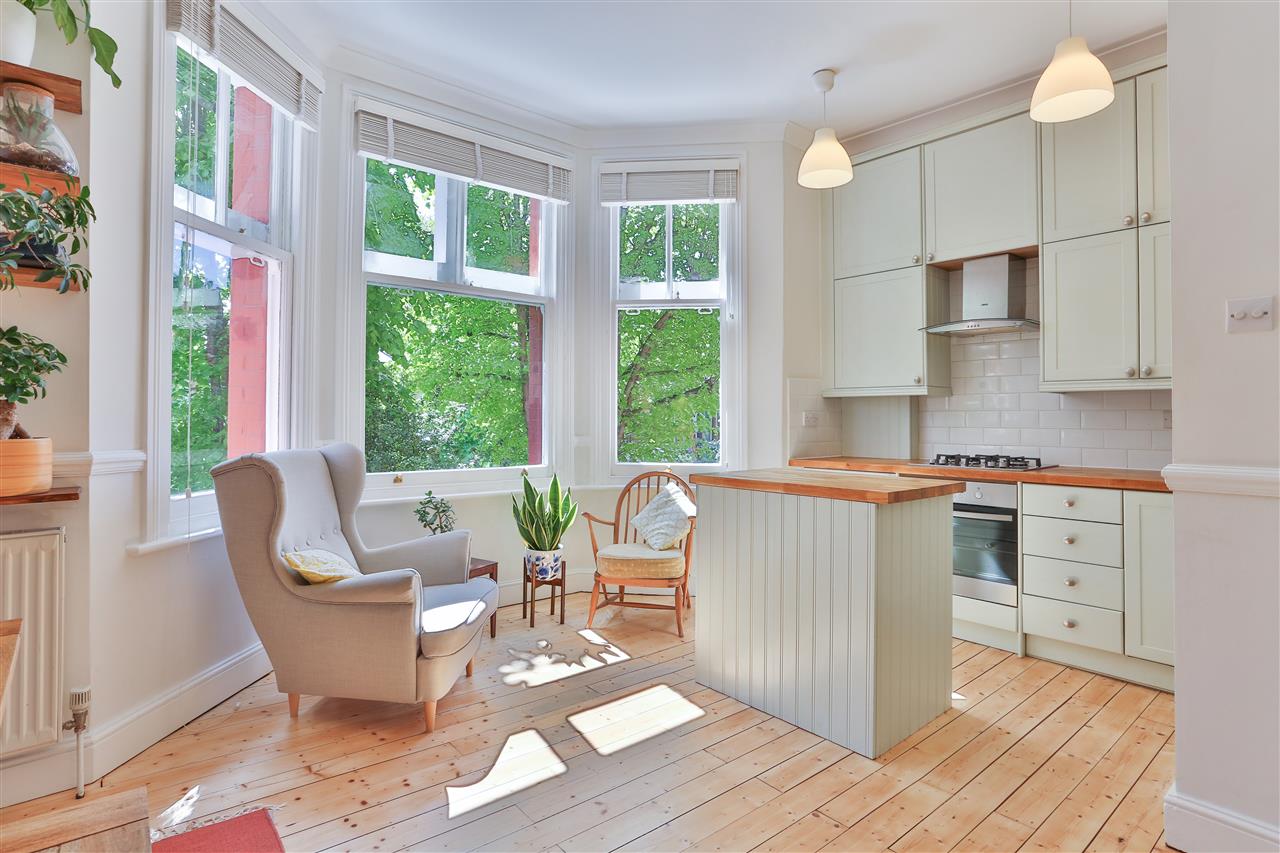 2 bed flat for sale 0