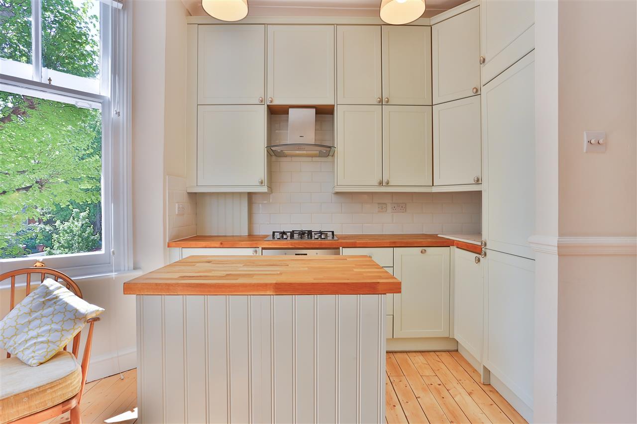 2 bed flat for sale 2