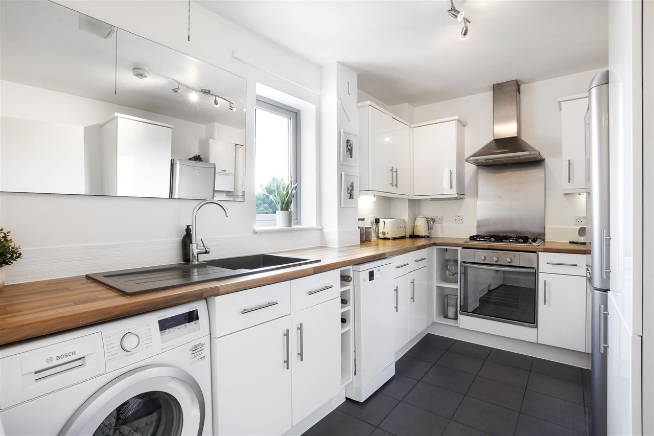 2 bed flat for sale  - Property Image 2