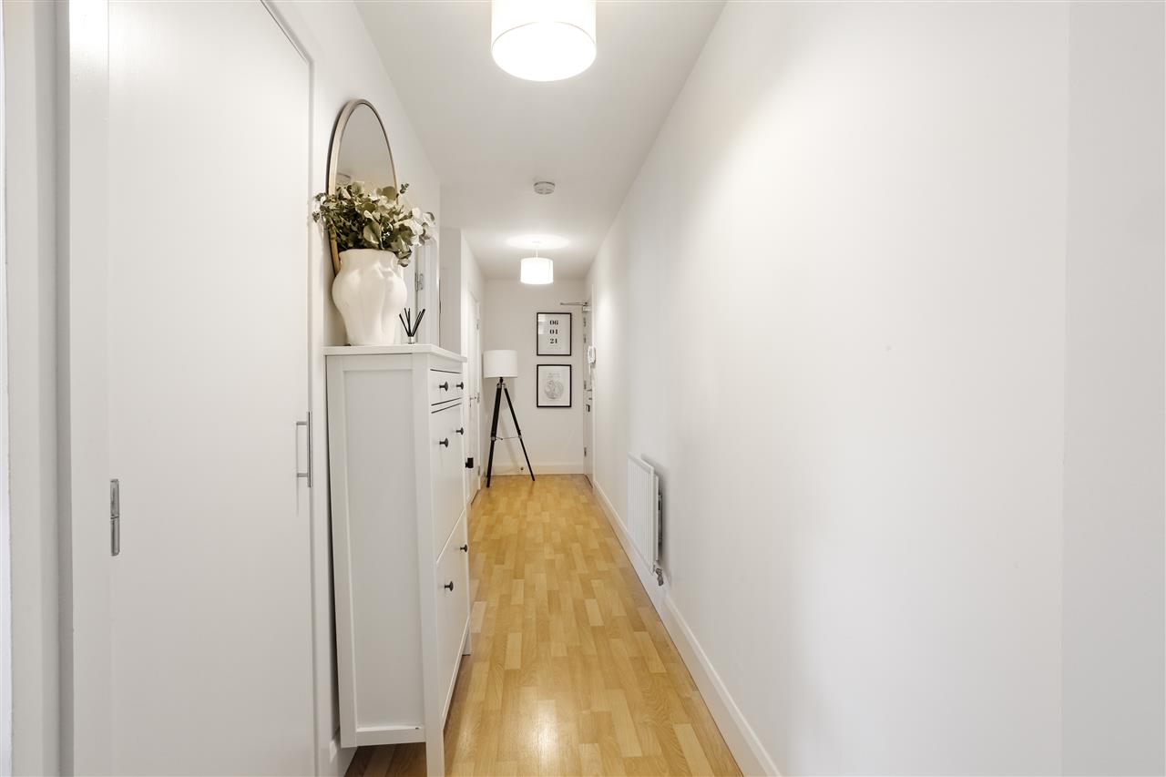 2 bed flat for sale  - Property Image 18