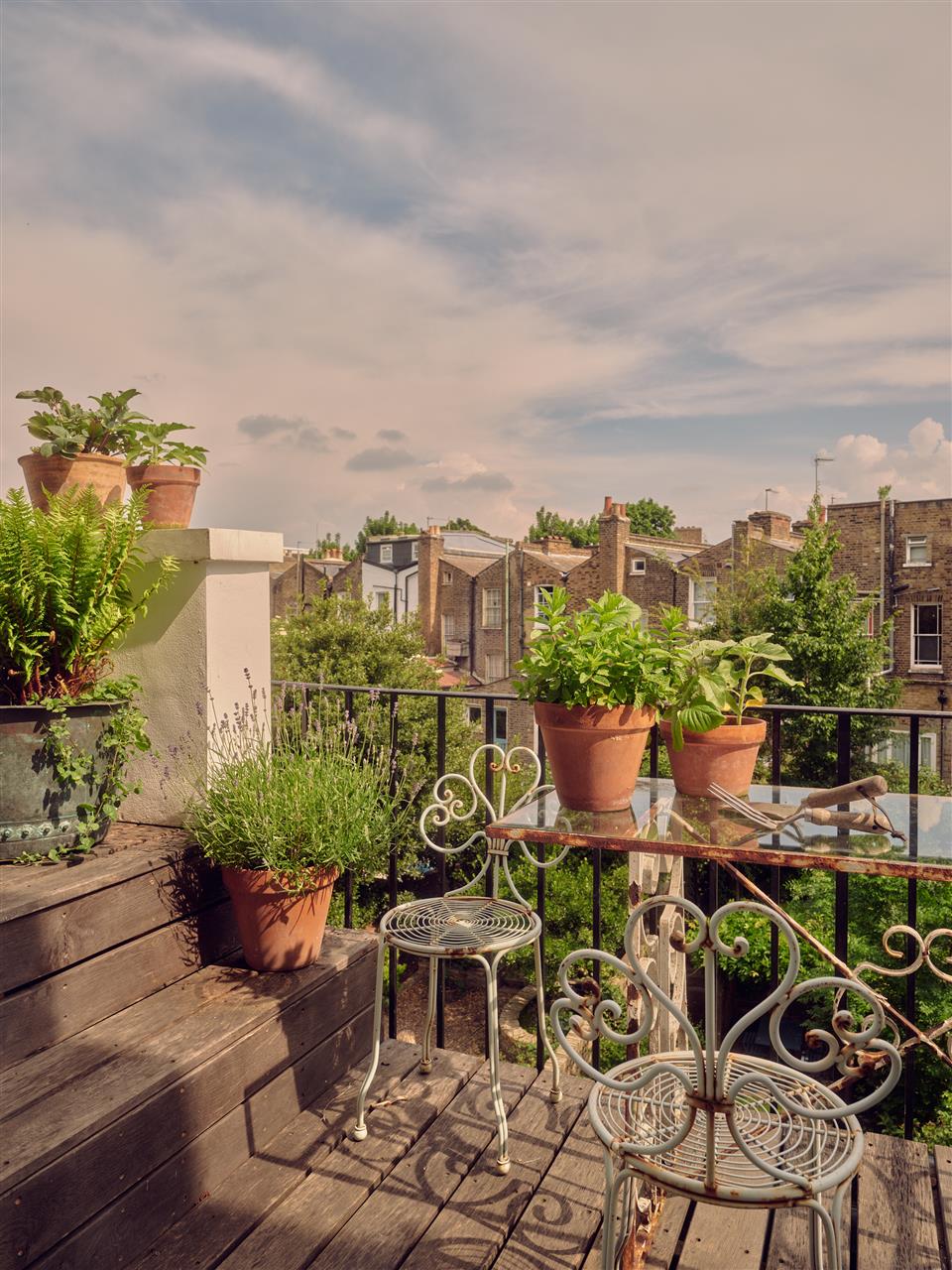 3 bed flat for sale in Loraine Road 6