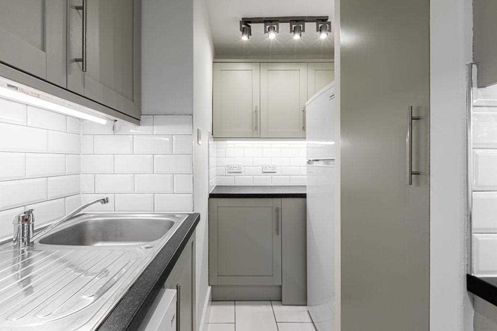 2 bed flat for sale in Lupton Street  - Property Image 6