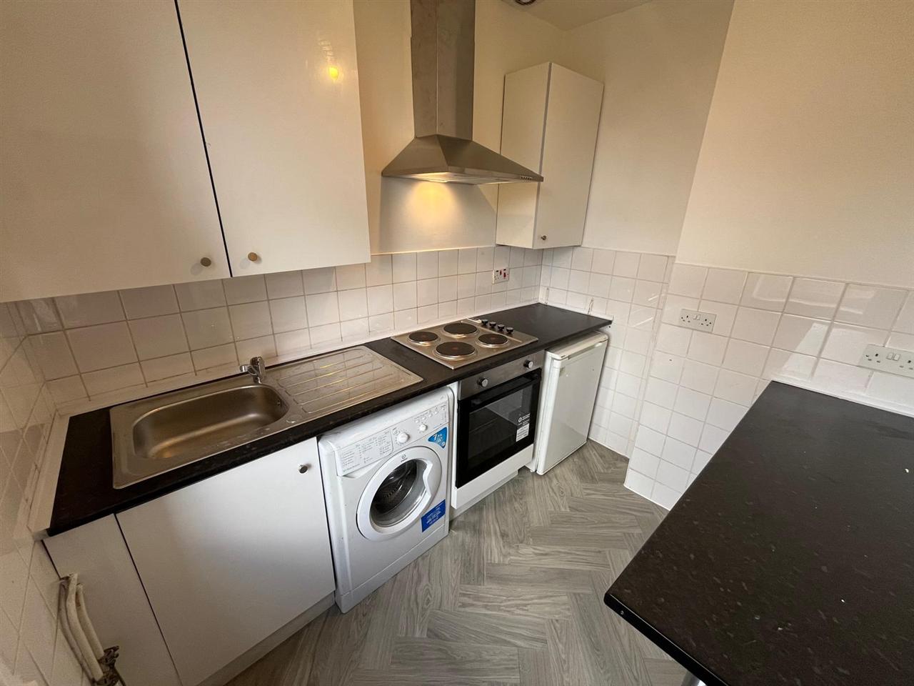Studio flat to rent in Anson Road 3