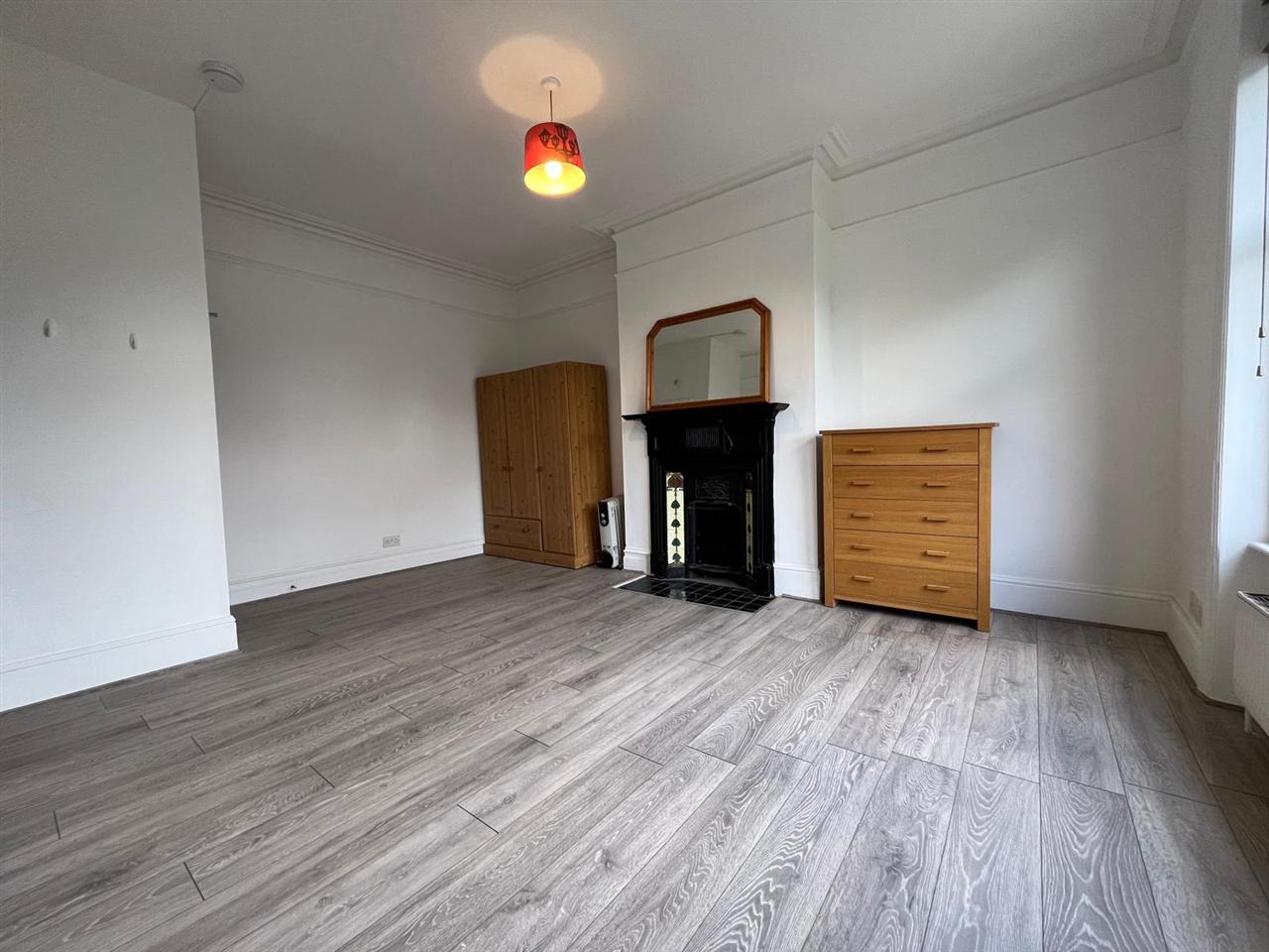 Studio flat to rent in Anson Road 5