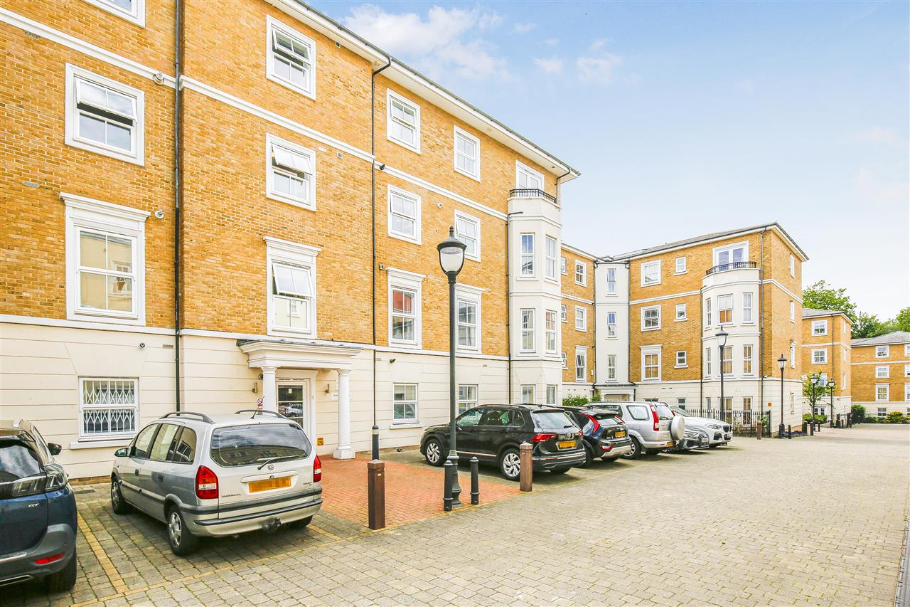 2 bed flat for sale in Northpoint Square  - Property Image 2