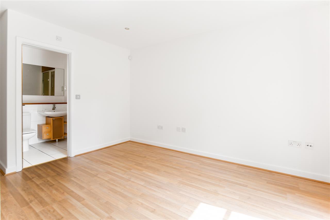 2 bed flat for sale in Northpoint Square 7