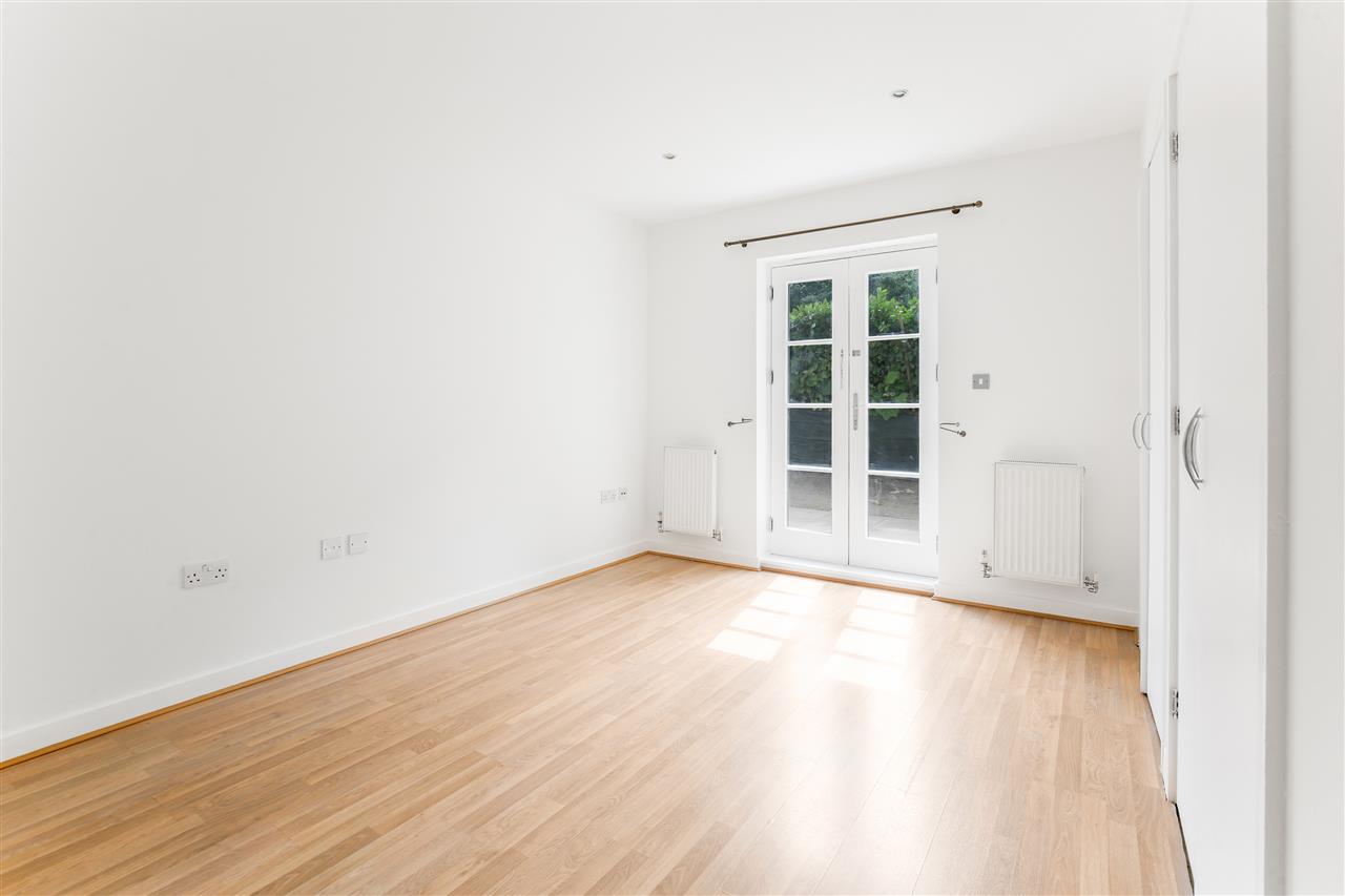 2 bed flat for sale in Northpoint Square 8