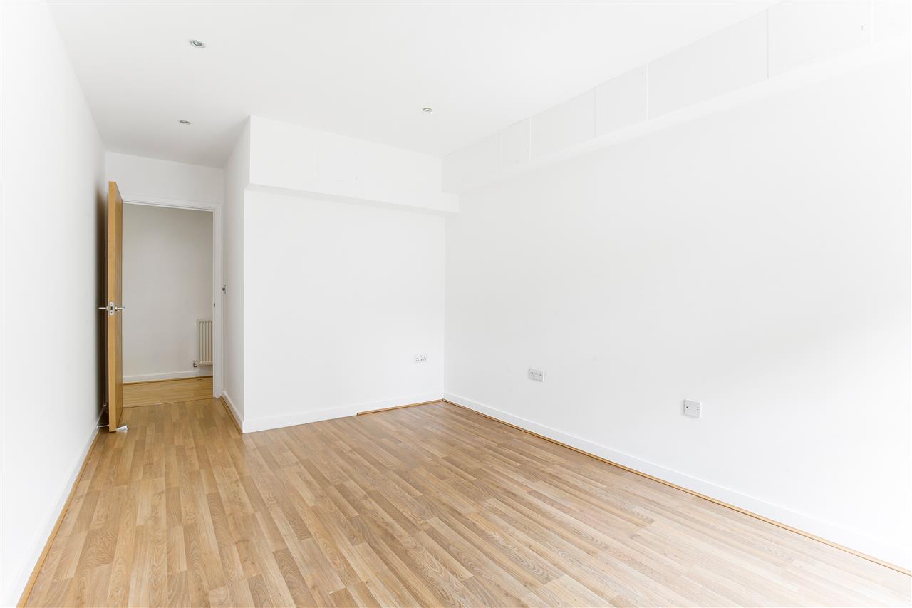 2 bed flat for sale in Northpoint Square  - Property Image 11