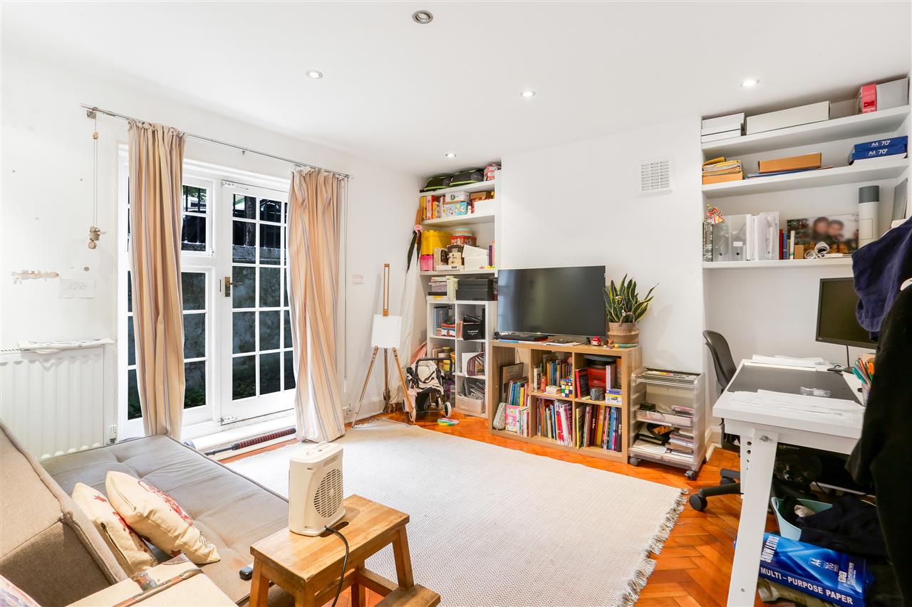 5 bed terraced house for sale 10