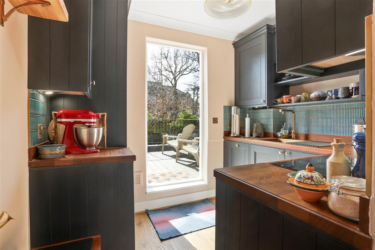 1 bed flat for sale in Huddleston Road 6