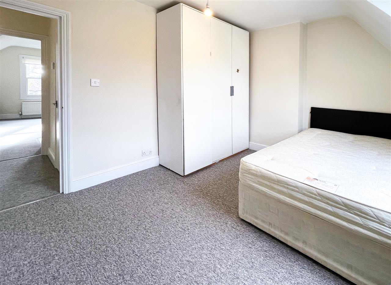 2 bed flat for sale in Mount View Road 1