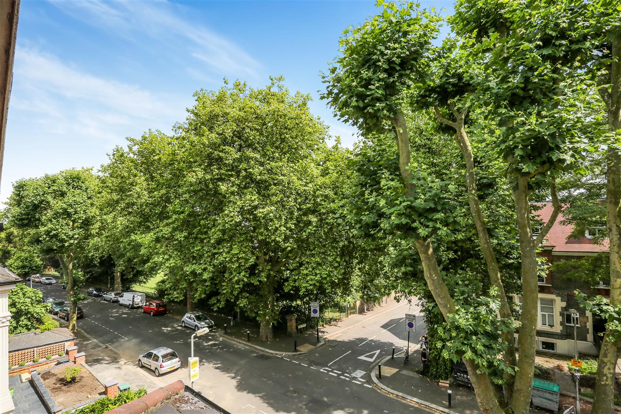 2 bed flat for sale in Mount View Road  - Property Image 6