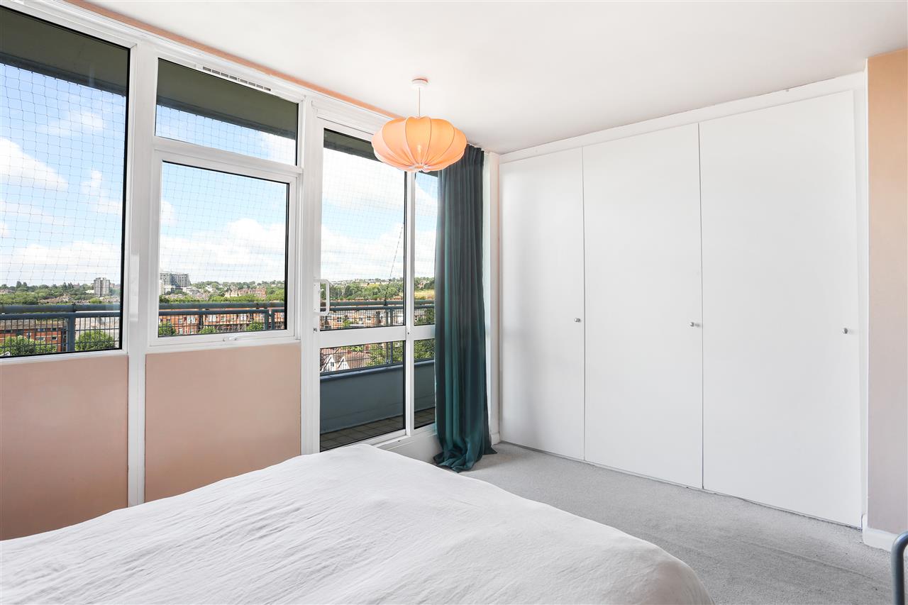 2 bed flat to rent in Highgate Road 11