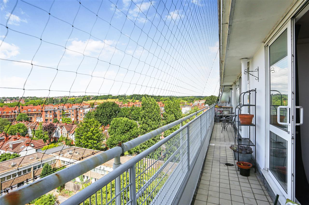 2 bed flat to rent in Highgate Road 13