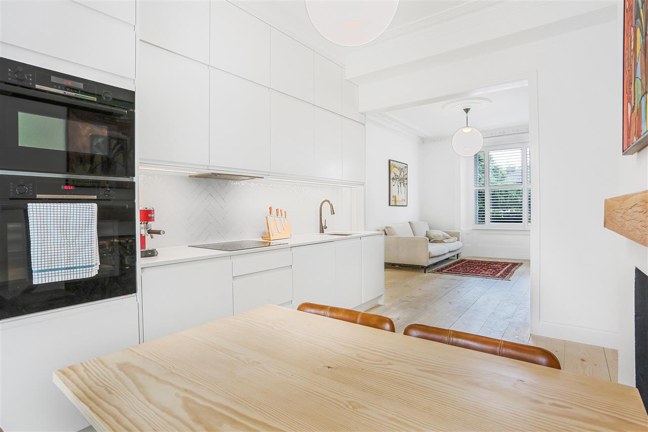 1 bed flat for sale in Middleton Grove  - Property Image 3
