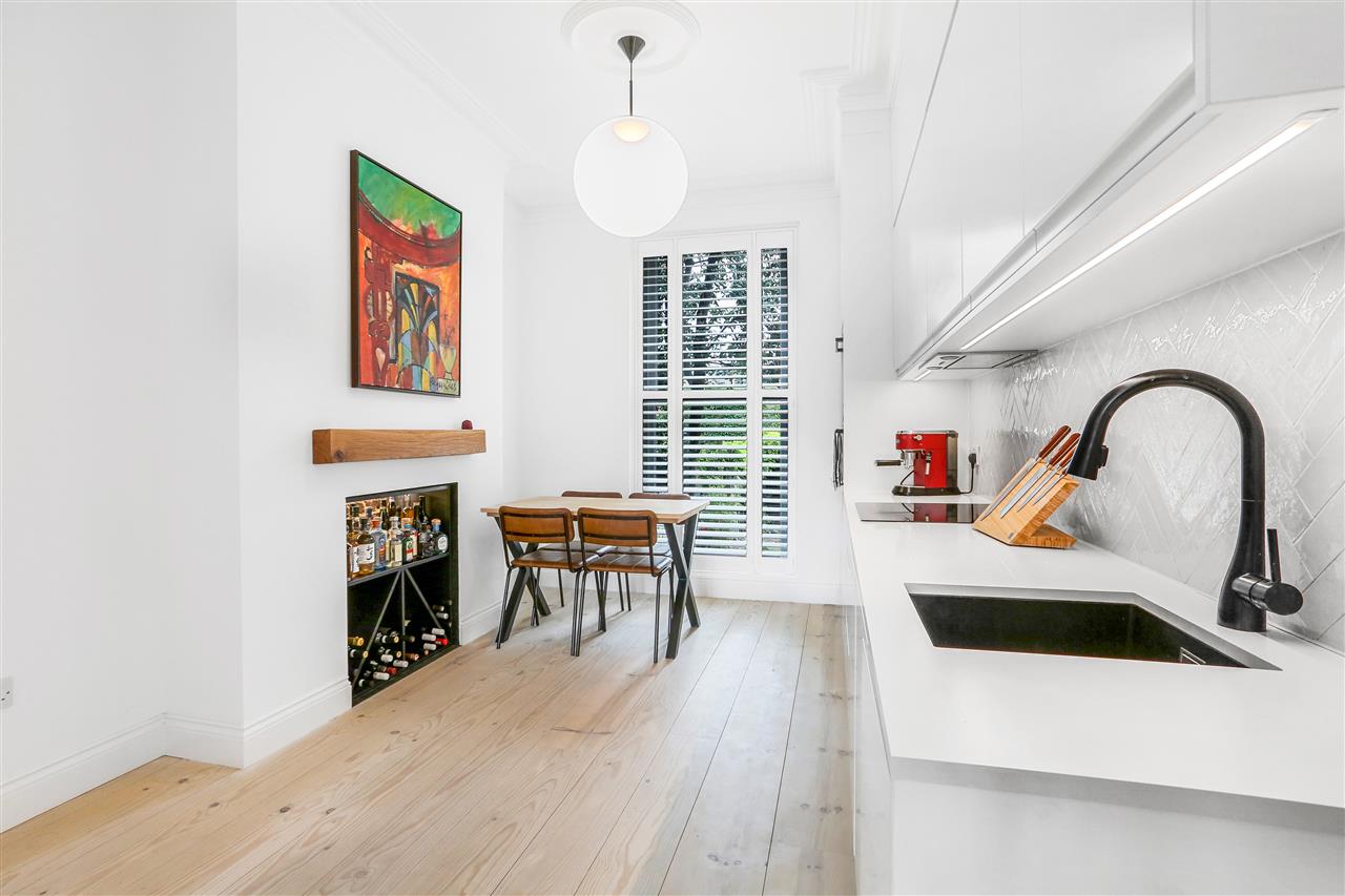 1 bed flat for sale in Middleton Grove 4