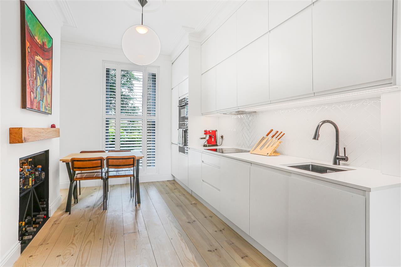 1 bed flat for sale in Middleton Grove 5