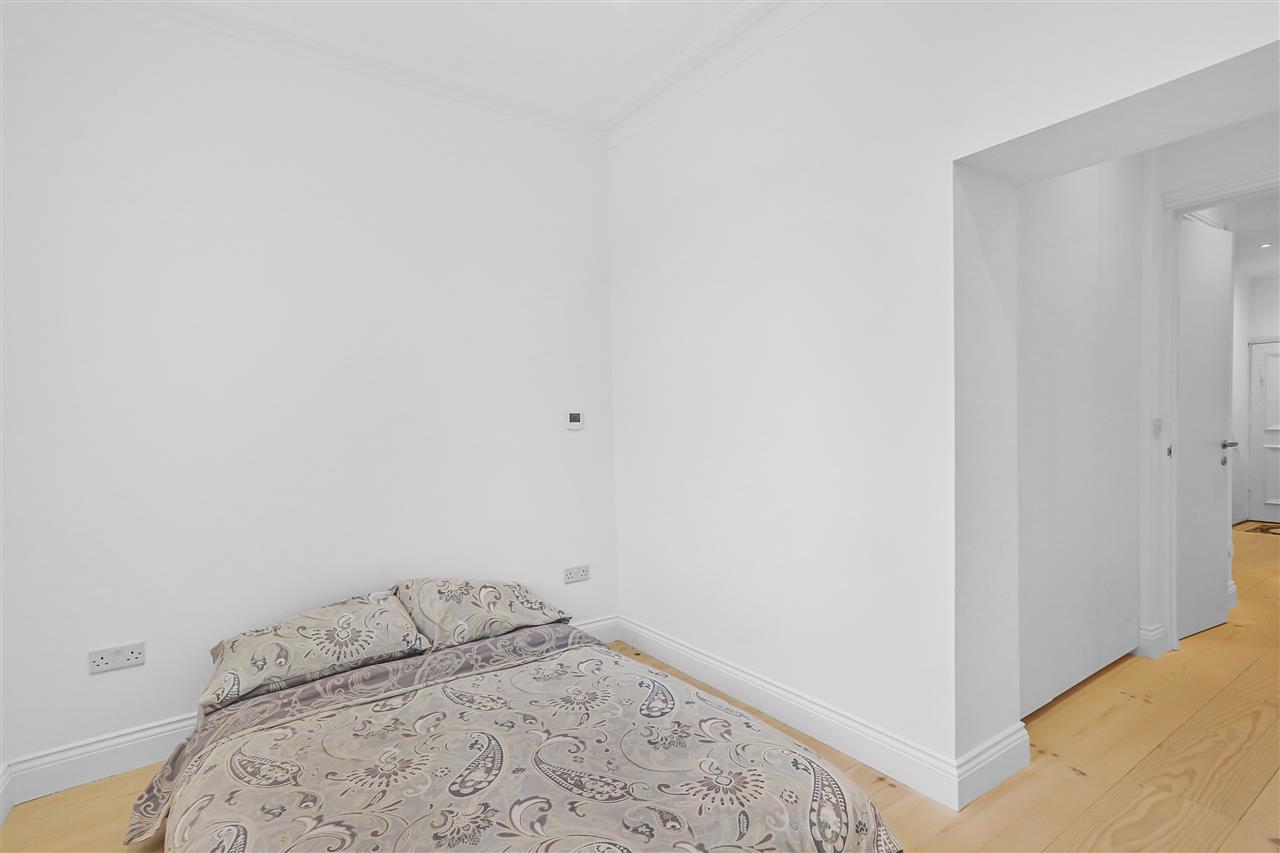 1 bed flat for sale in Middleton Grove 7