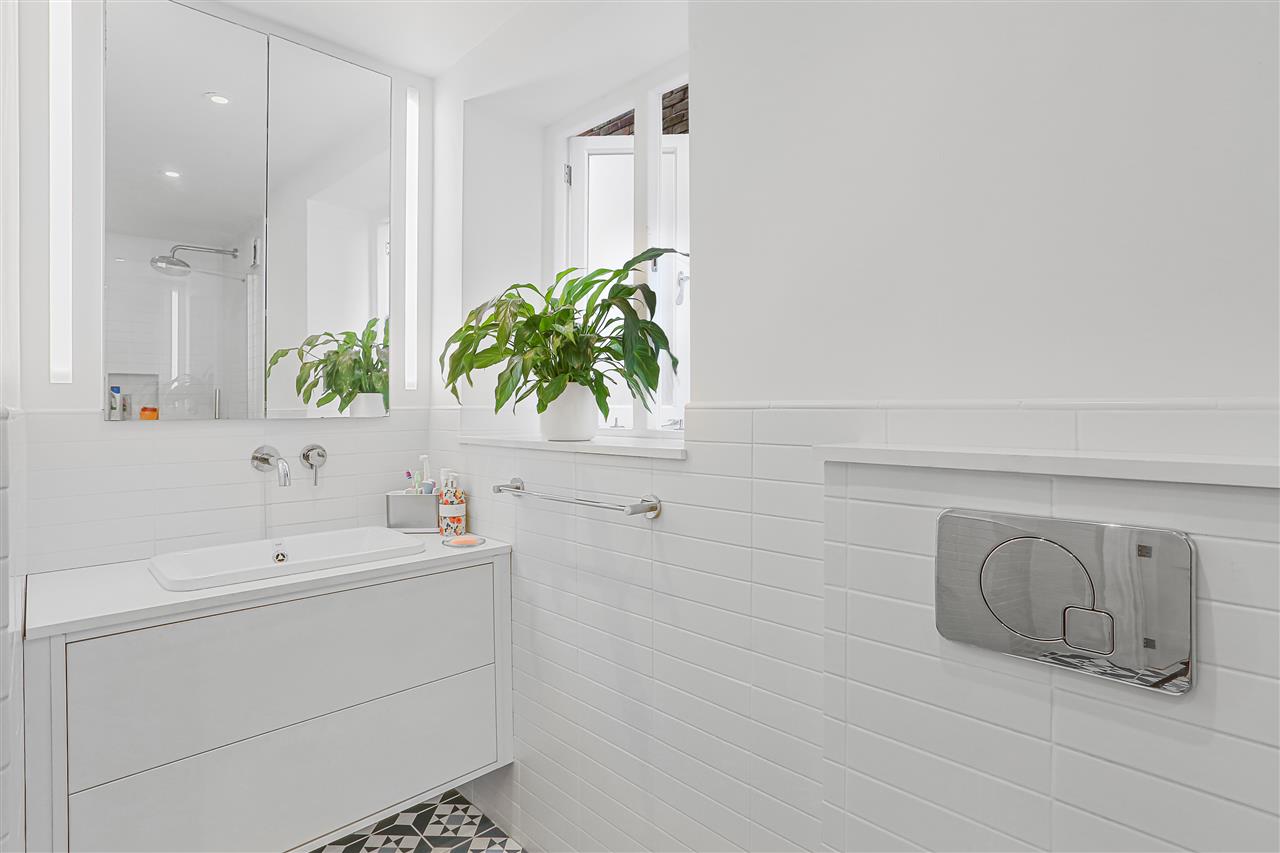 1 bed flat for sale in Middleton Grove  - Property Image 16