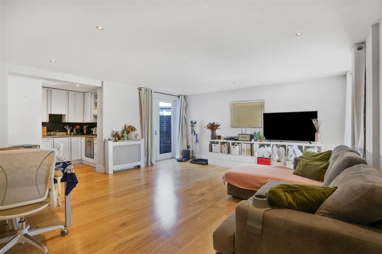 CHAIN FREE! A very well presented ground floor patio garden apartment benefiting from three separate patio areas and forming part of a small purpose modern block. The property is situated in a sought after location within close proximity to both Holloway Road and Caledonian Road underground ...