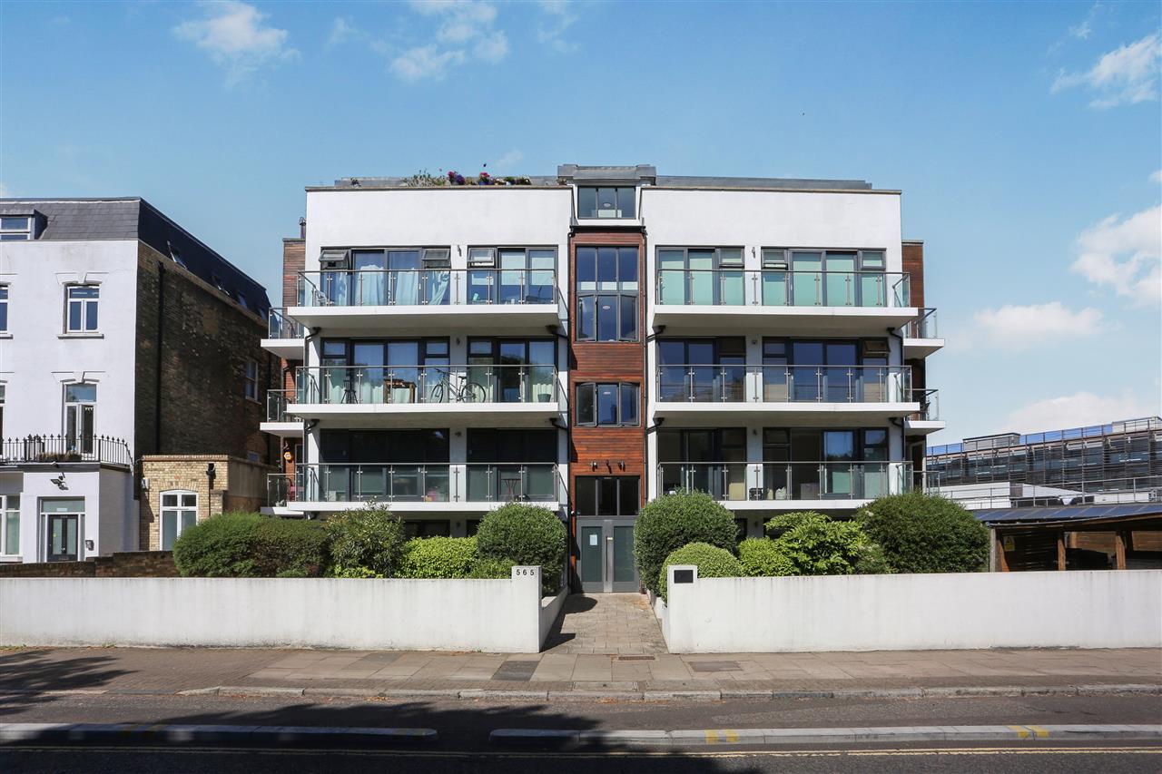 2 bed flat for sale in Caledonian Road  - Property Image 2