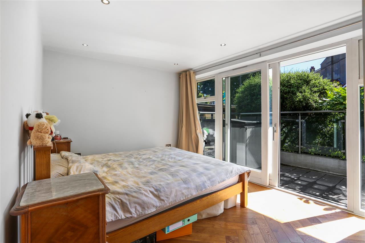 2 bed flat for sale in Caledonian Road  - Property Image 4
