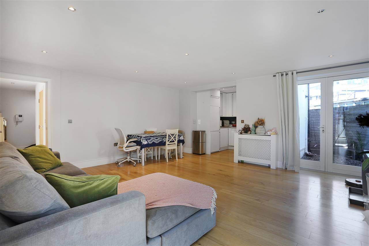 2 bed flat for sale in Caledonian Road  - Property Image 6