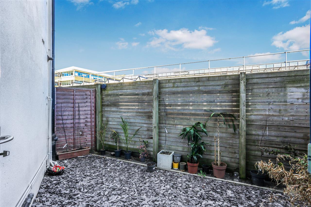 2 bed flat for sale in Caledonian Road  - Property Image 7