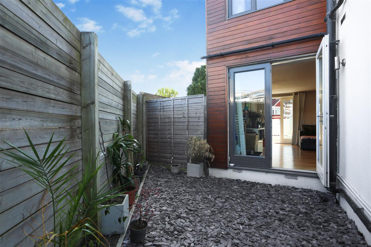 2 bed flat for sale in Caledonian Road 7