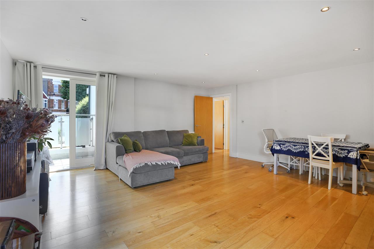 2 bed flat for sale in Caledonian Road  - Property Image 9